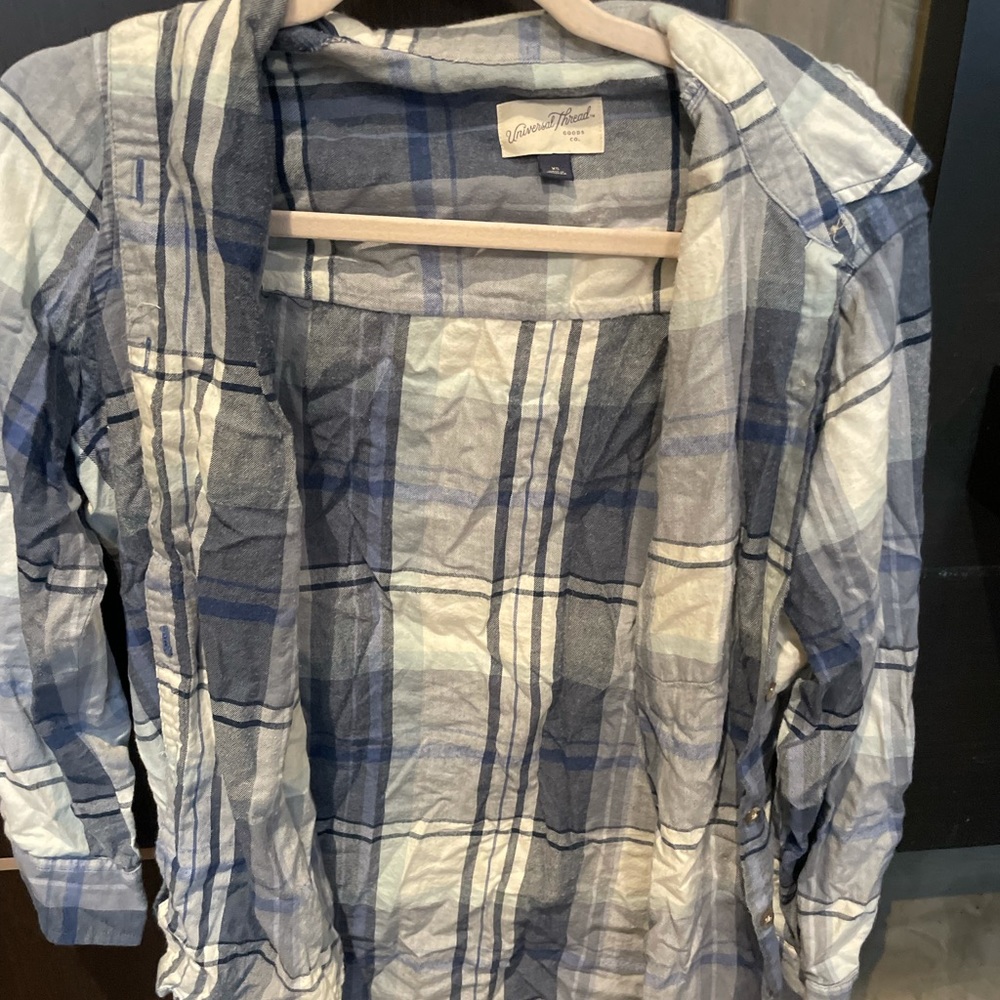 Universal threads white navy and blue flannel